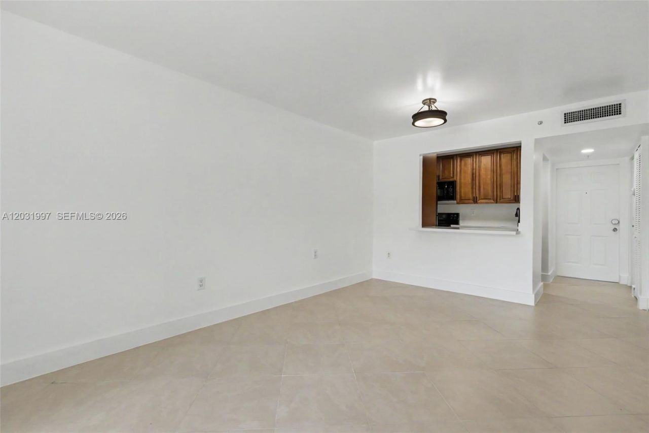 445 SW 11th St , Unit 102, Miami, FL 33130 Photo