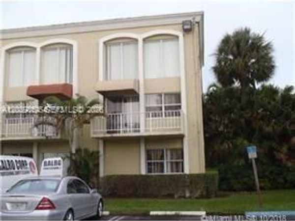 17901 NW 68 AV , Unit Q-201, Miami Lakes, FL 33015
