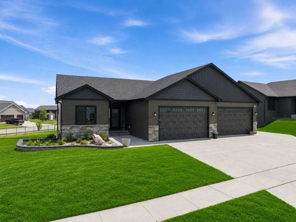 727 Towne Drive NE, Byron, MN 55920