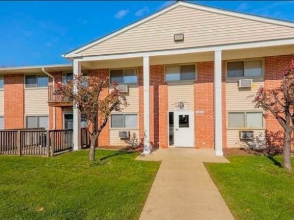 685 E Fullerton Avenue , Unit 201, Glendale Heights, IL 60139