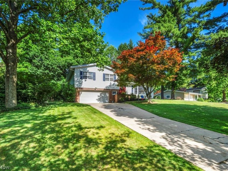 6827 Cranbrook Drive, Brecksville, OH 44141 Photo 2