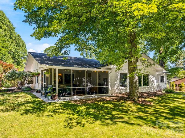106 Skyway Drive, Hendersonville, NC 28739