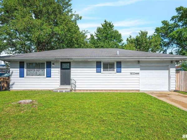 1832 N STEVER Avenue, Peoria, IL 61604