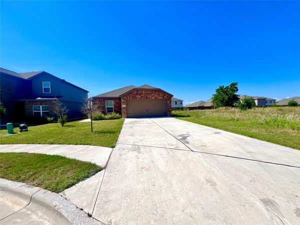 520 Locksley CV, Jarrell, TX 76537