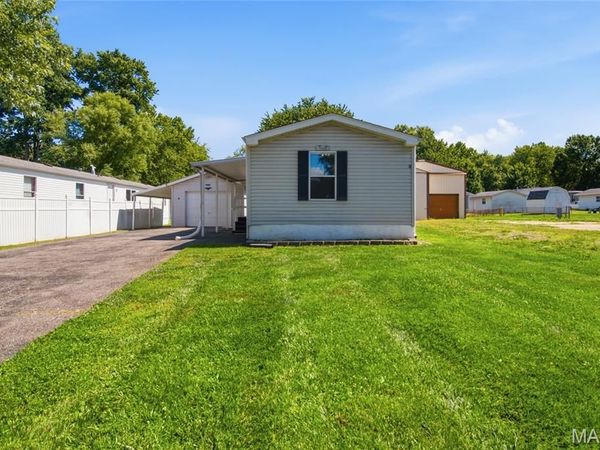 1805 Creekview Drive, O'Fallon, IL 62269