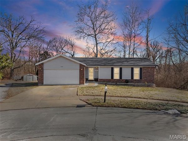 4200 Meadowgreen Trails Drive , St Louis, MO 63129
