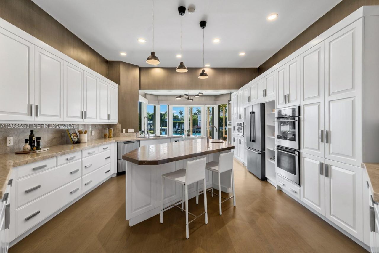 6500 N Bay Rd , Miami Beach, FL 33141 Photo