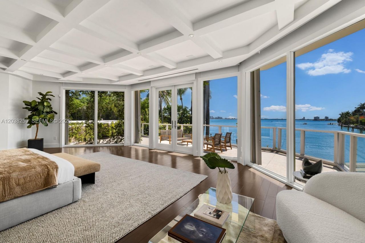 6500 N Bay Rd, Miami Beach, FL 33141 Photo