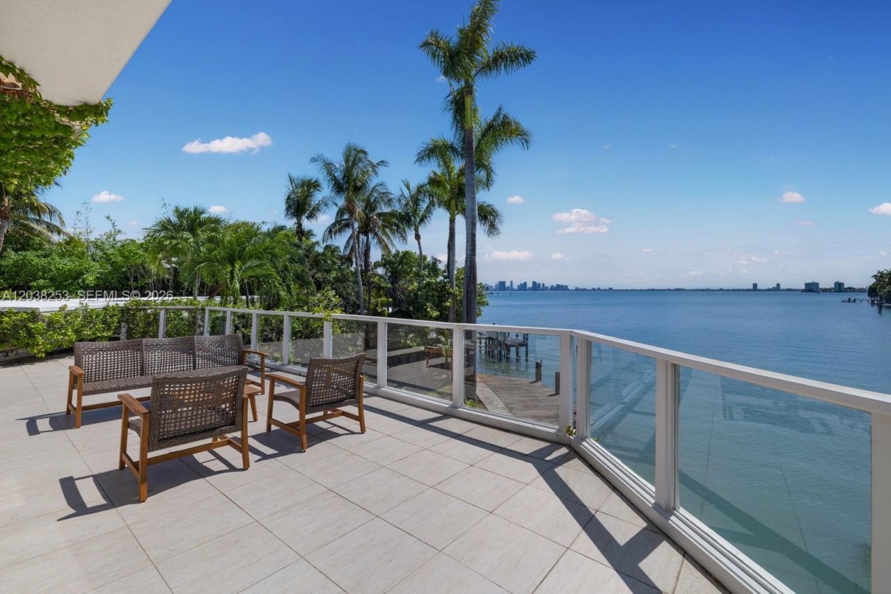 6500 N Bay Rd , Miami Beach, FL 33141 Photo