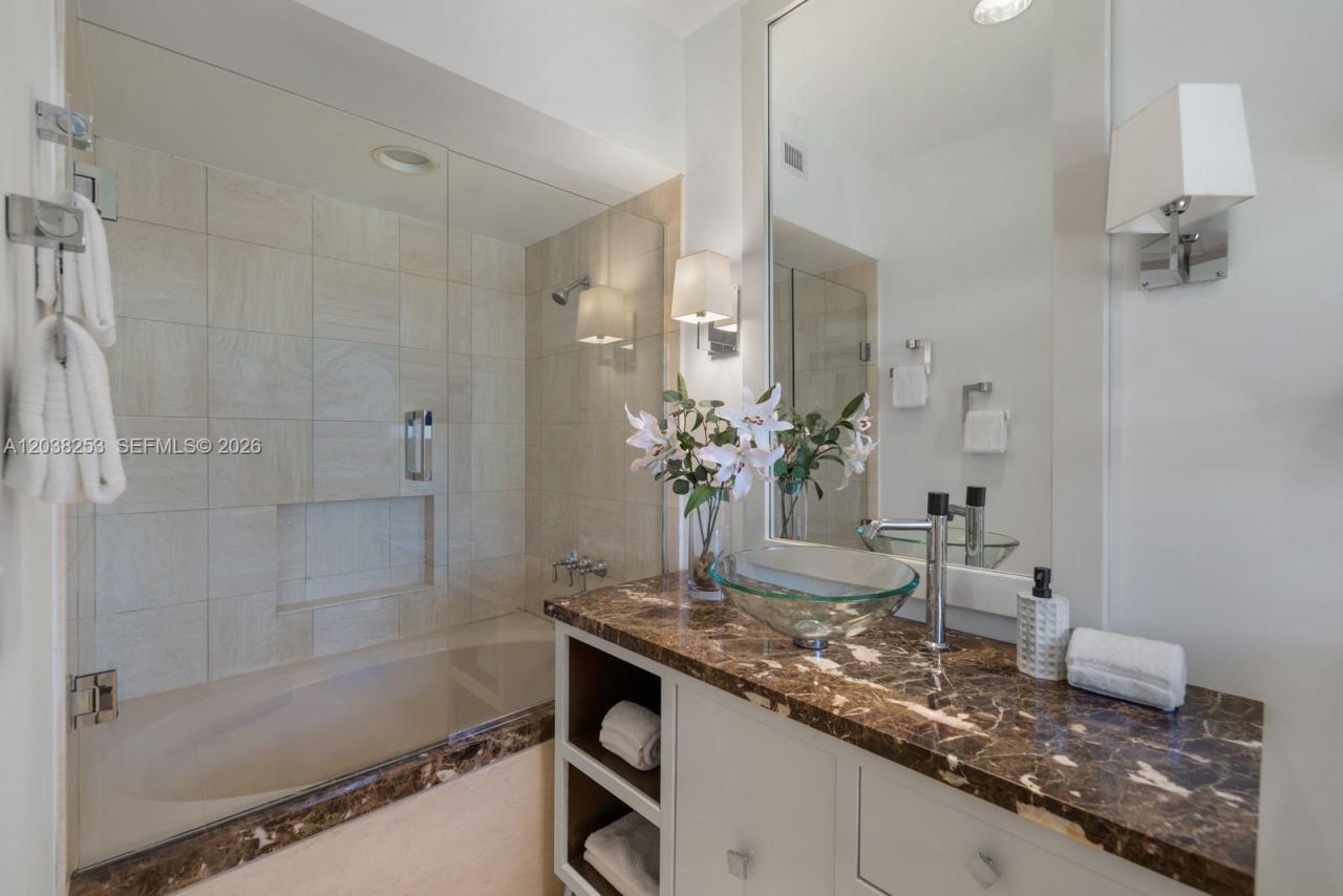 6500 N Bay Rd, Miami Beach, FL 33141 Photo