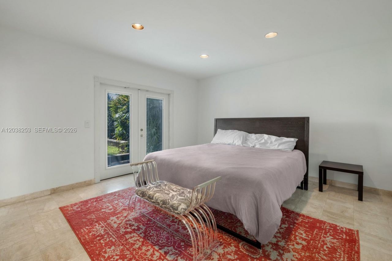 6500 N Bay Rd, Miami Beach, FL 33141 Photo