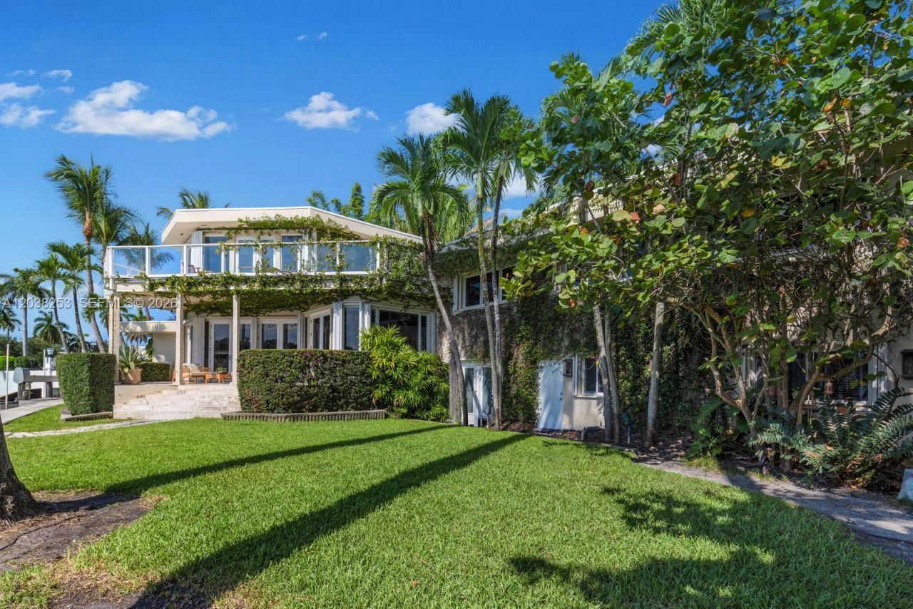 6500 N Bay Rd, Miami Beach, FL 33141 Photo