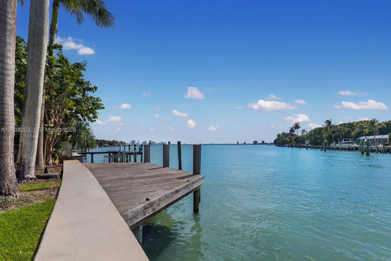 6500 N Bay Rd , Miami Beach, FL 33141 Photo