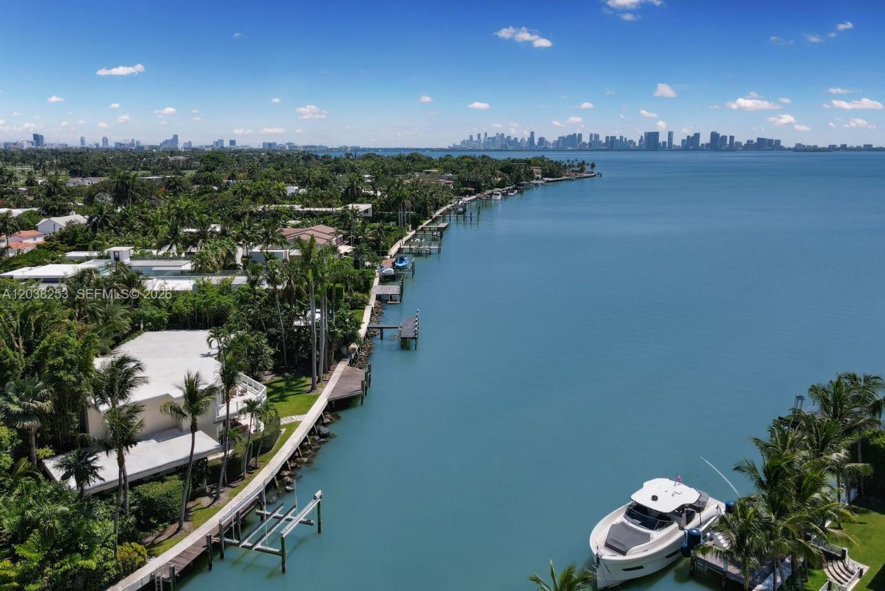 6500 N Bay Rd, Miami Beach, FL 33141 Photo