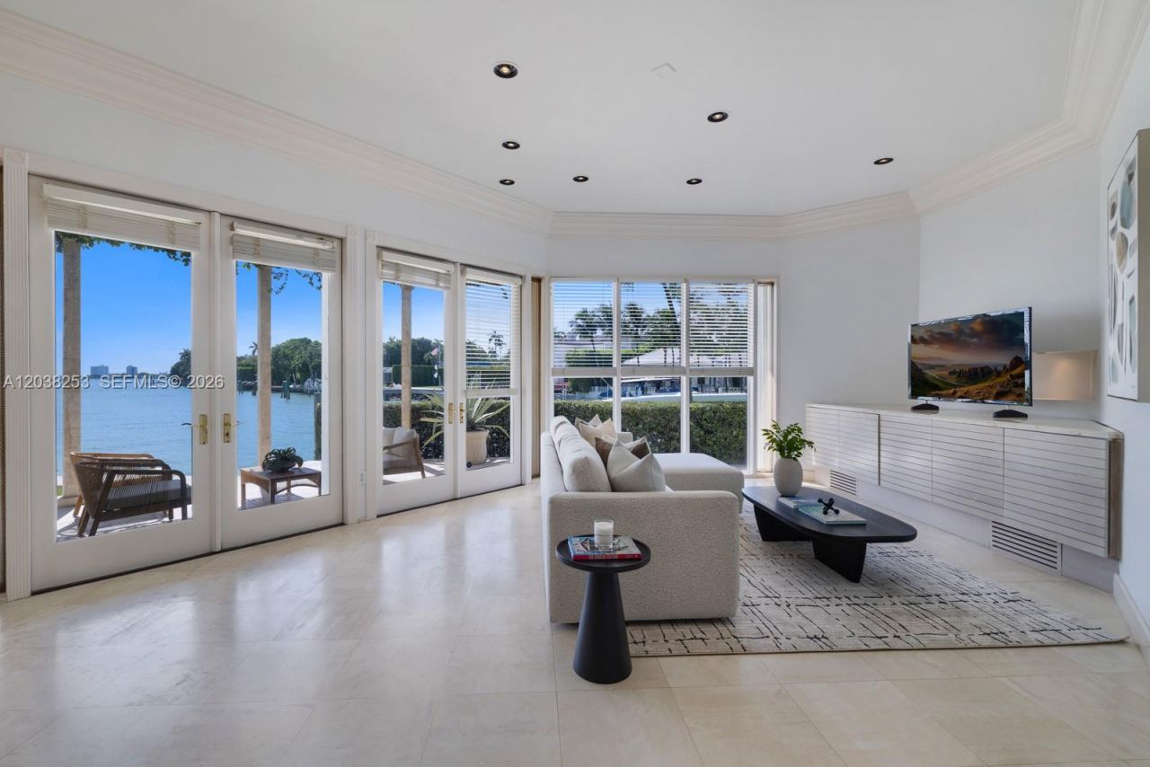 6500 N Bay Rd , Miami Beach, FL 33141 Photo