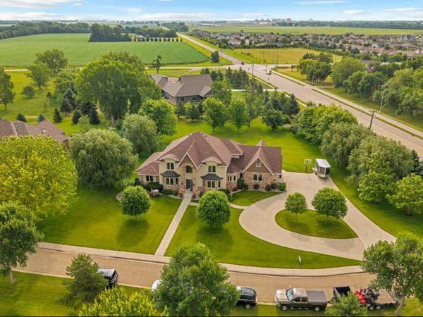 2410 Quail Run Boulevard, Aberdeen, SD 57401