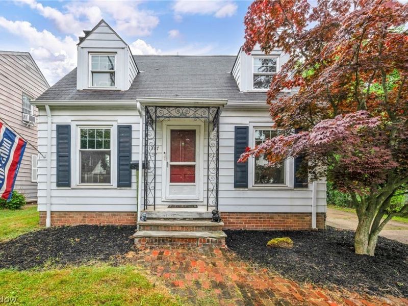 1307 Gordon Road , Lyndhurst, OH 44124 Photo 2