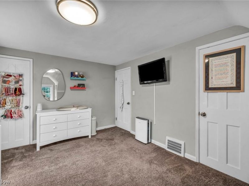 1307 Gordon Road , Lyndhurst, OH 44124 Photo 24