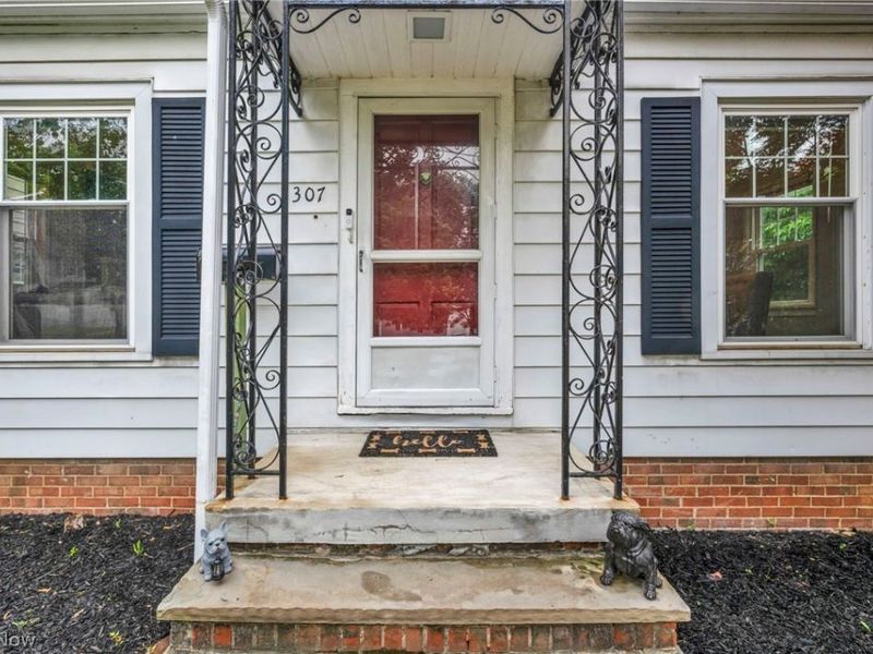 1307 Gordon Road , Lyndhurst, OH 44124 Photo 3