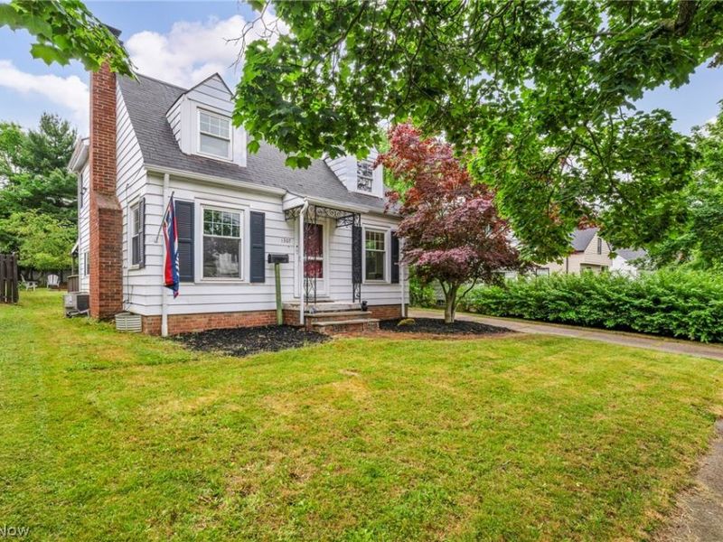 1307 Gordon Road , Lyndhurst, OH 44124 Photo 5