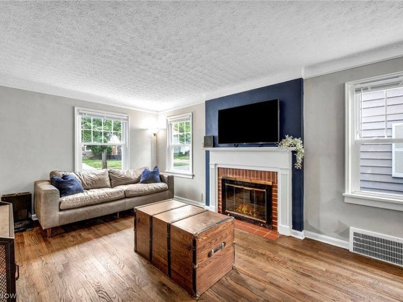 1307 Gordon Road , Lyndhurst, OH 44124 Photo 7