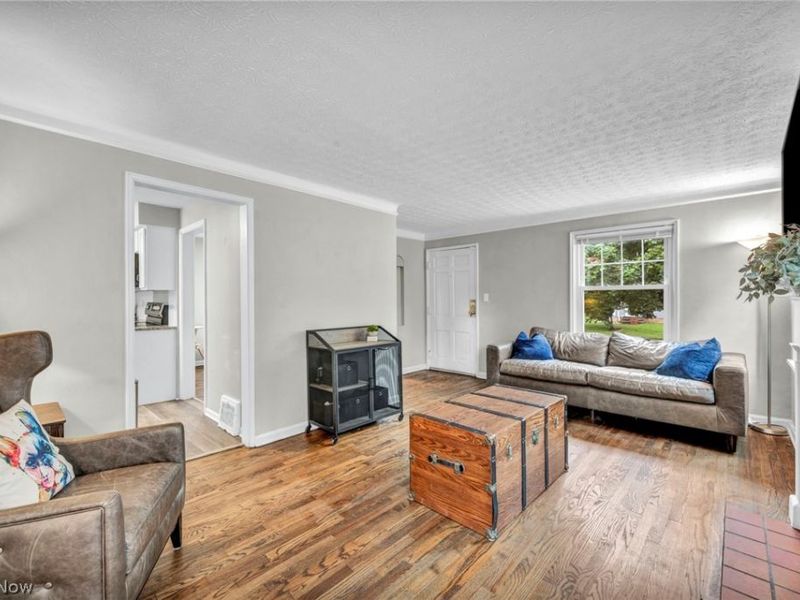 1307 Gordon Road , Lyndhurst, OH 44124 Photo 9