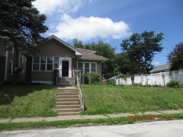 2624 LECLAIRE Street, Davenport, IA 52803