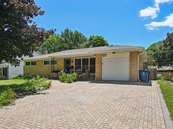 107 W Orchard Place , Mount Prospect, IL 60056
