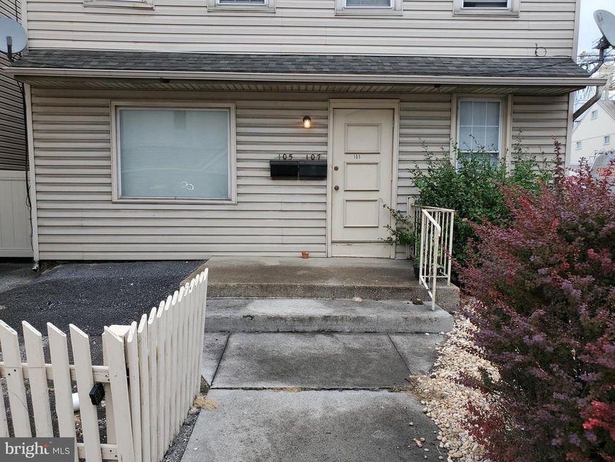 105 S Railroad Avenue , New Holland, PA 17557 Main Photo