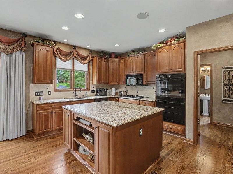 5869 Glynn Court, Delhi Twp, OH 45233 Photo 6
