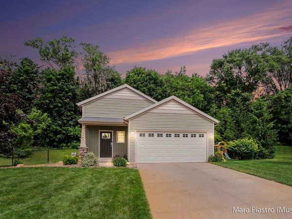 4558 Green Meadow Drive, Caledonia, MI 49316