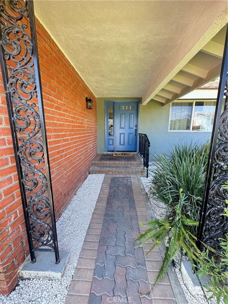 6911 Laurelhurst Dr, Huntington Beach, CA 92647 Main Photo