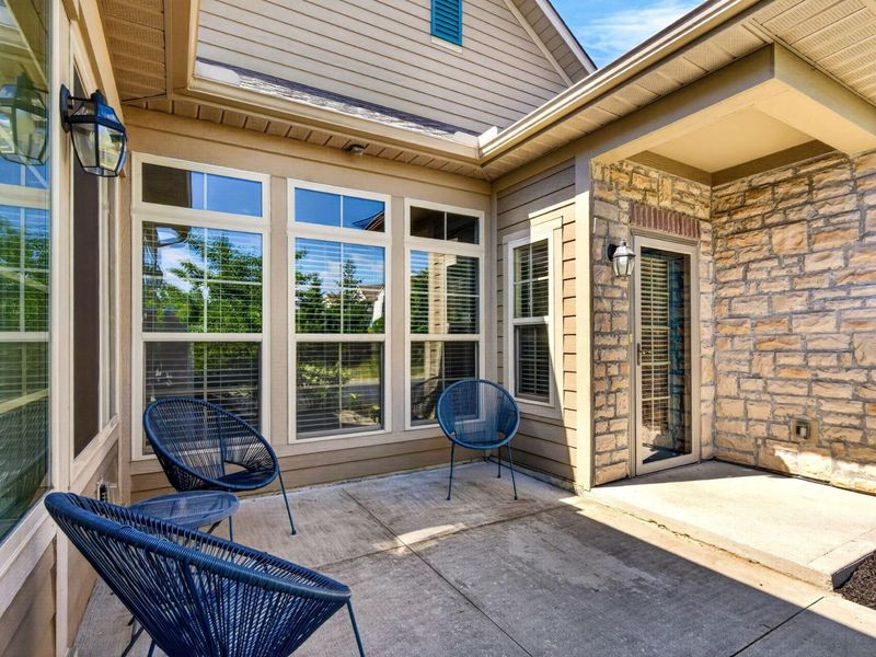 402 Stoneshire Loop, Pataskala, OH 43062 Photo 4