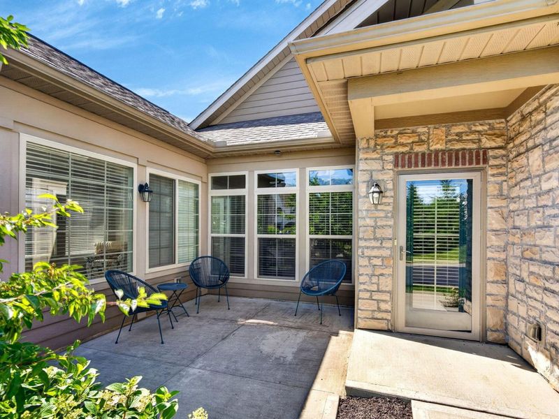 402 Stoneshire Loop, Pataskala, OH 43062 Photo 5