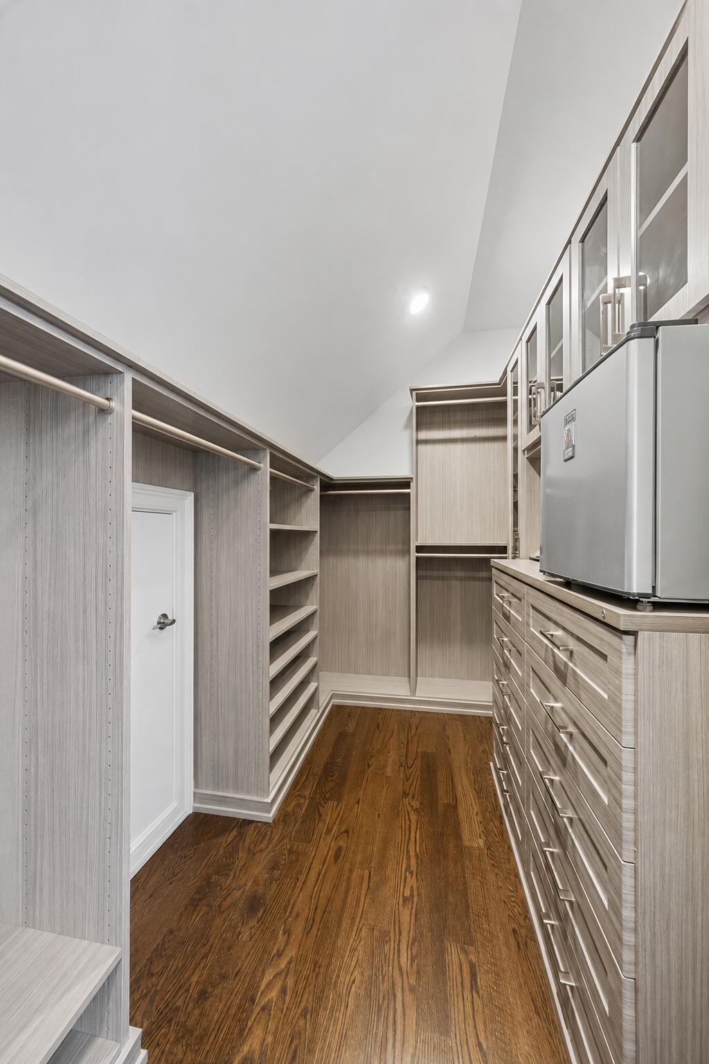 110 Feldman Court Photo 24