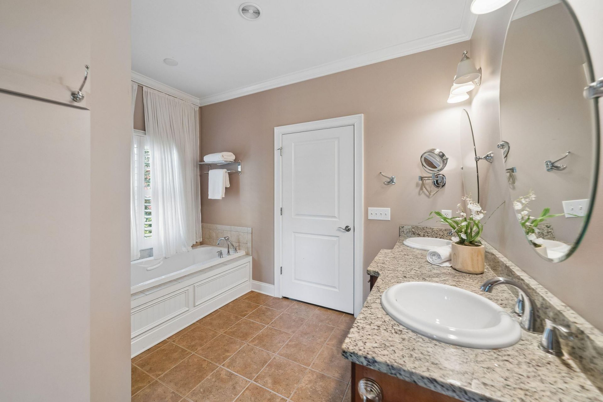 110 Feldman Court Photo 32