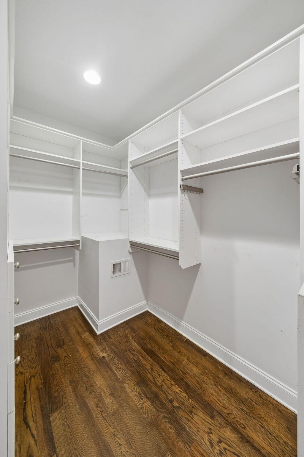 110 Feldman Court Photo 33