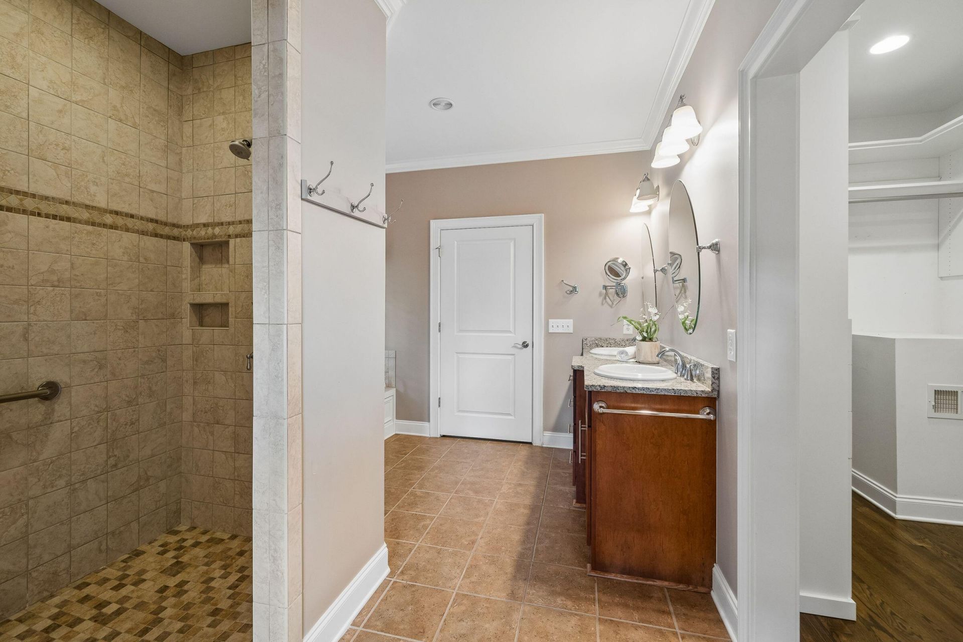 110 Feldman Court Photo 34