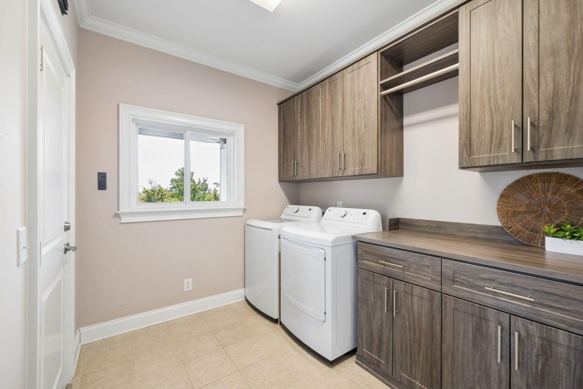 110 Feldman Court Photo 35