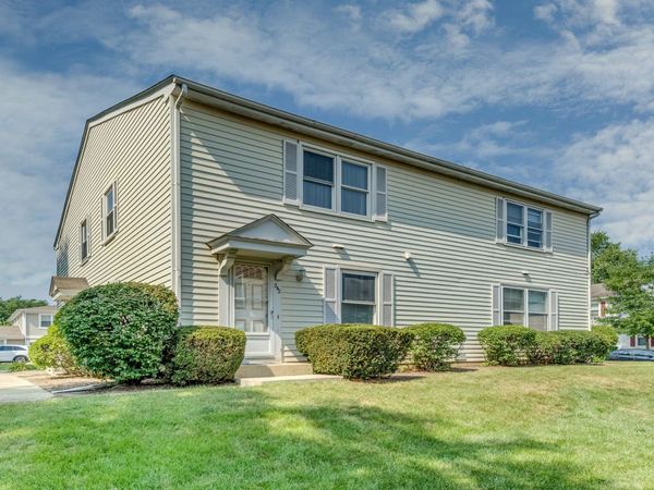 242 HARVEST Court , Vernon Hills, IL 60061