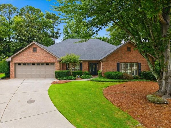 965 Knoll Crest Court, Alpharetta, GA 30004