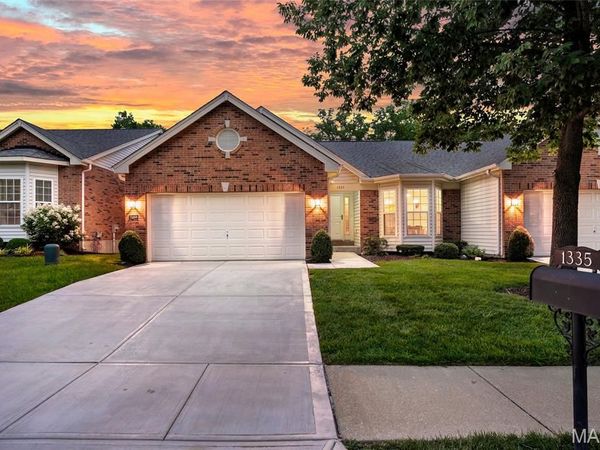 1335 Kensington Way Drive, Ellisville, MO 63011