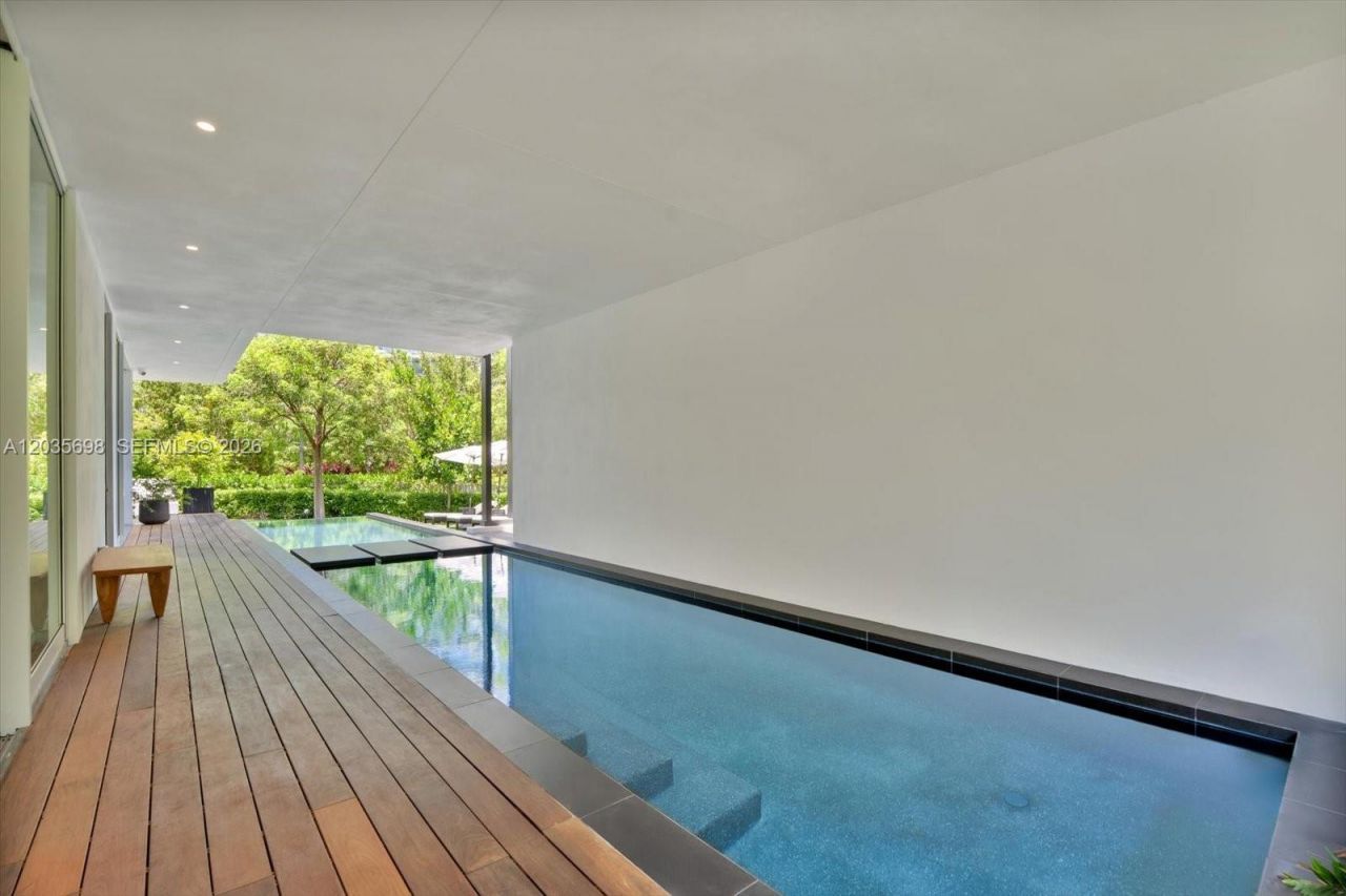 810 W 47 Ct, Miami Beach, FL 33140 Photo