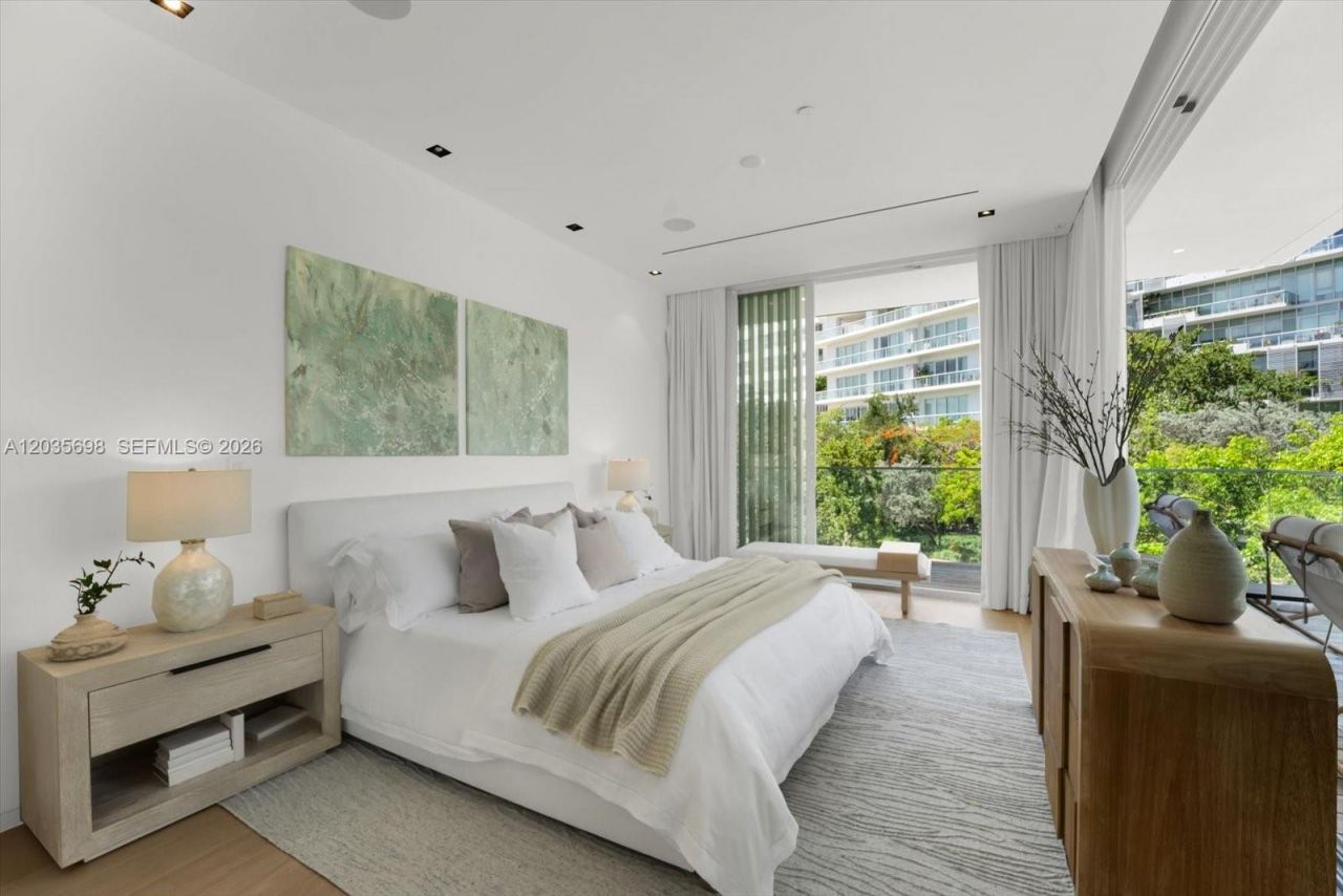 810 W 47 Ct, Miami Beach, FL 33140 Photo
