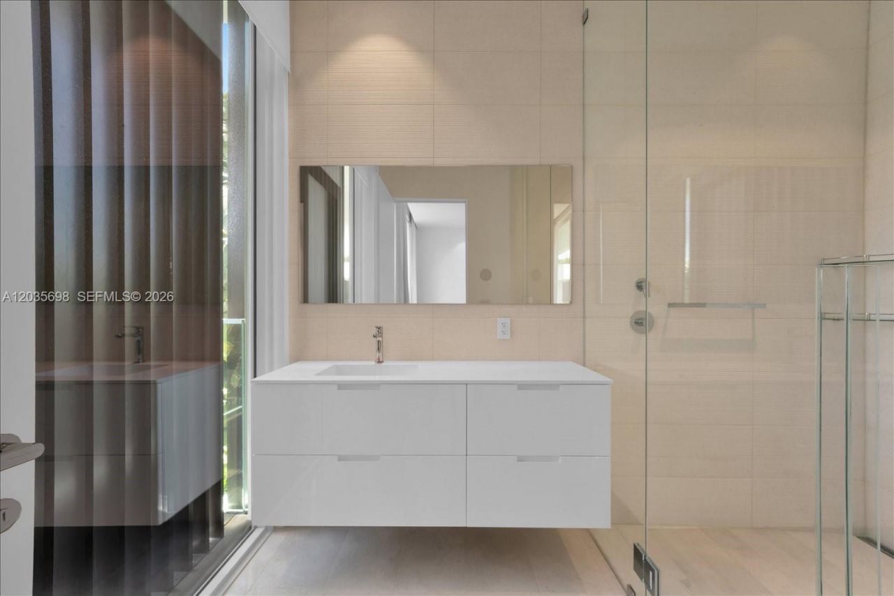 810 W 47 Ct, Miami Beach, FL 33140 Photo