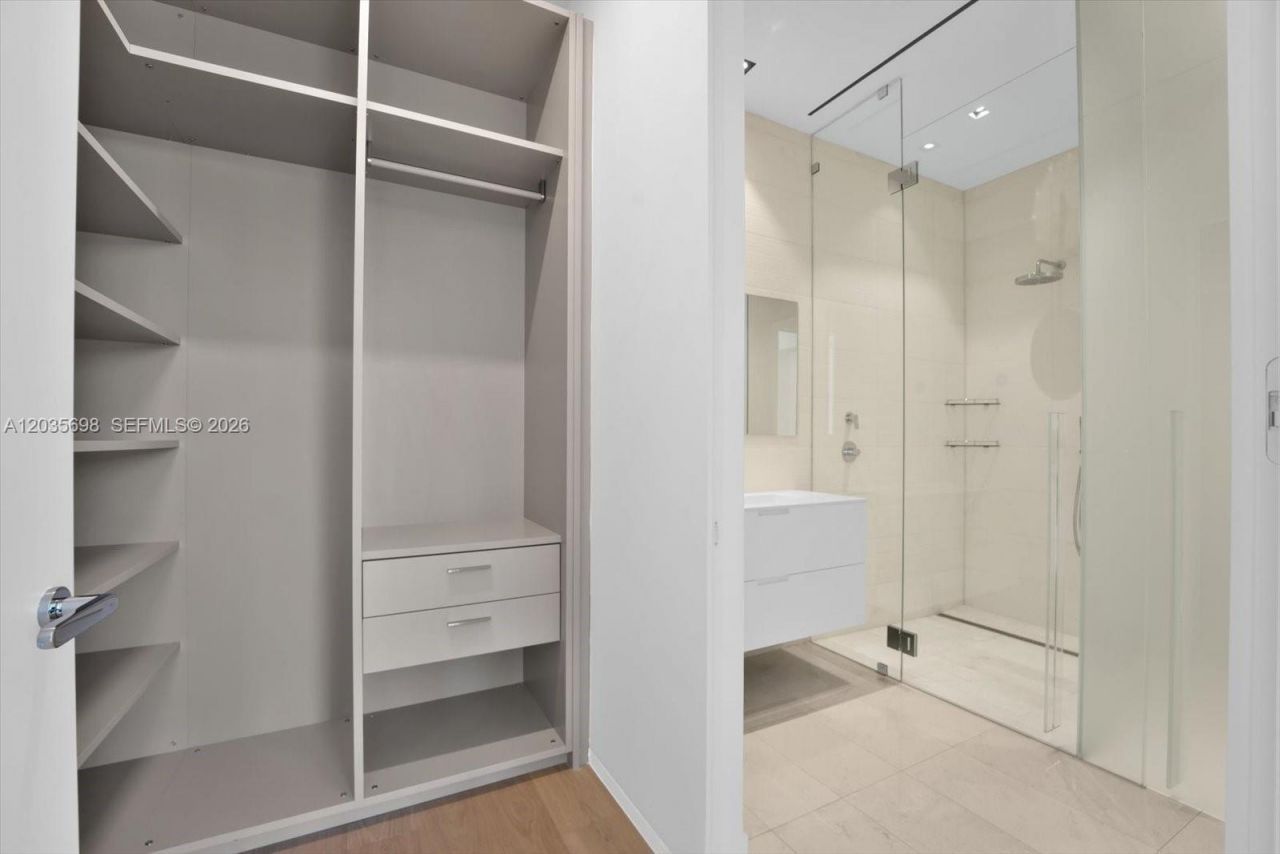 810 W 47 Ct, Miami Beach, FL 33140 Photo