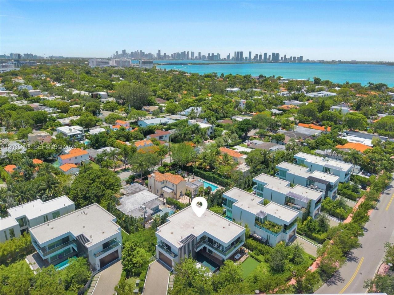 810 W 47 Ct, Miami Beach, FL 33140 Photo