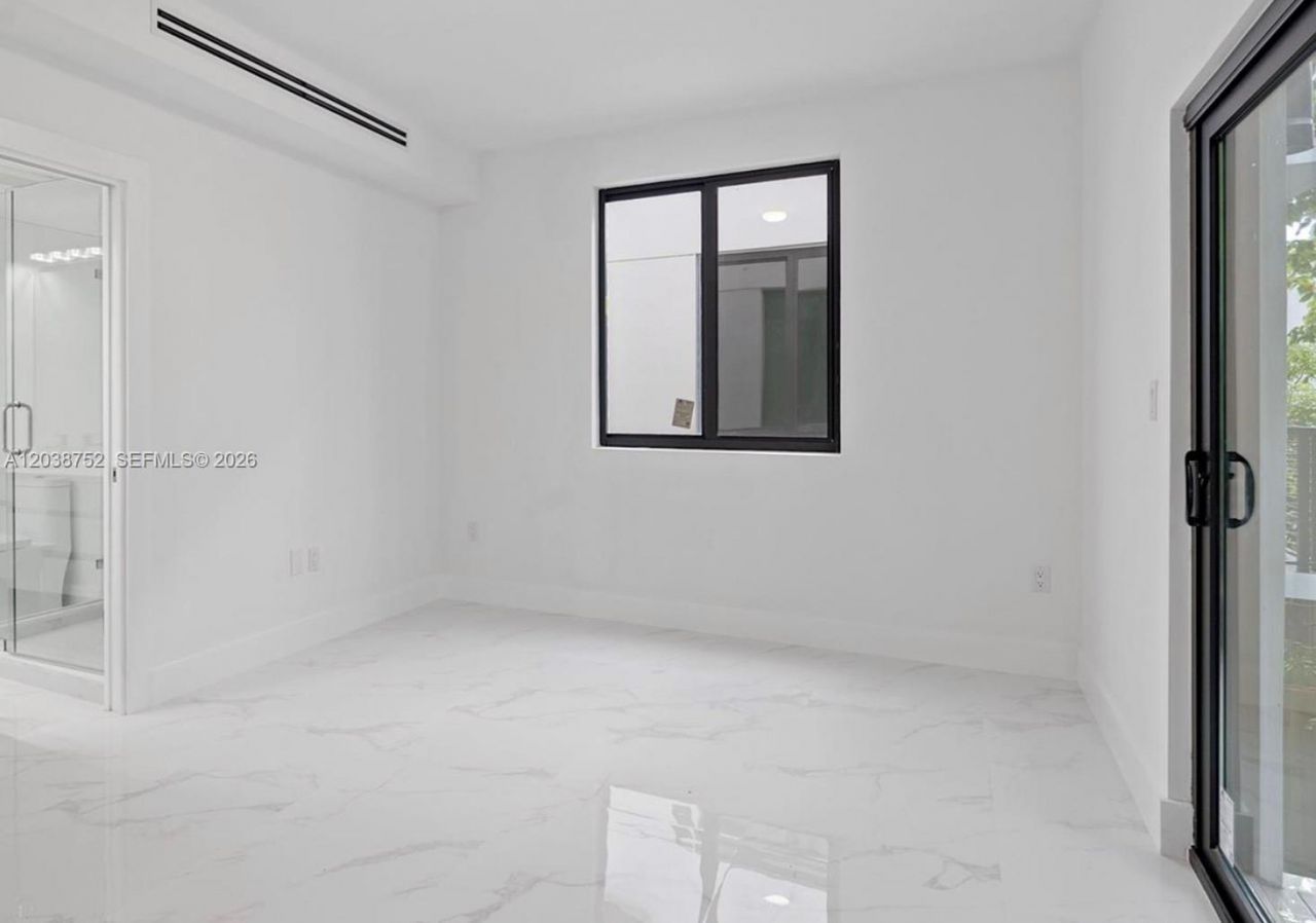 3374 Perry Frow Dr , Unit B, Miami, FL 33133 Photo