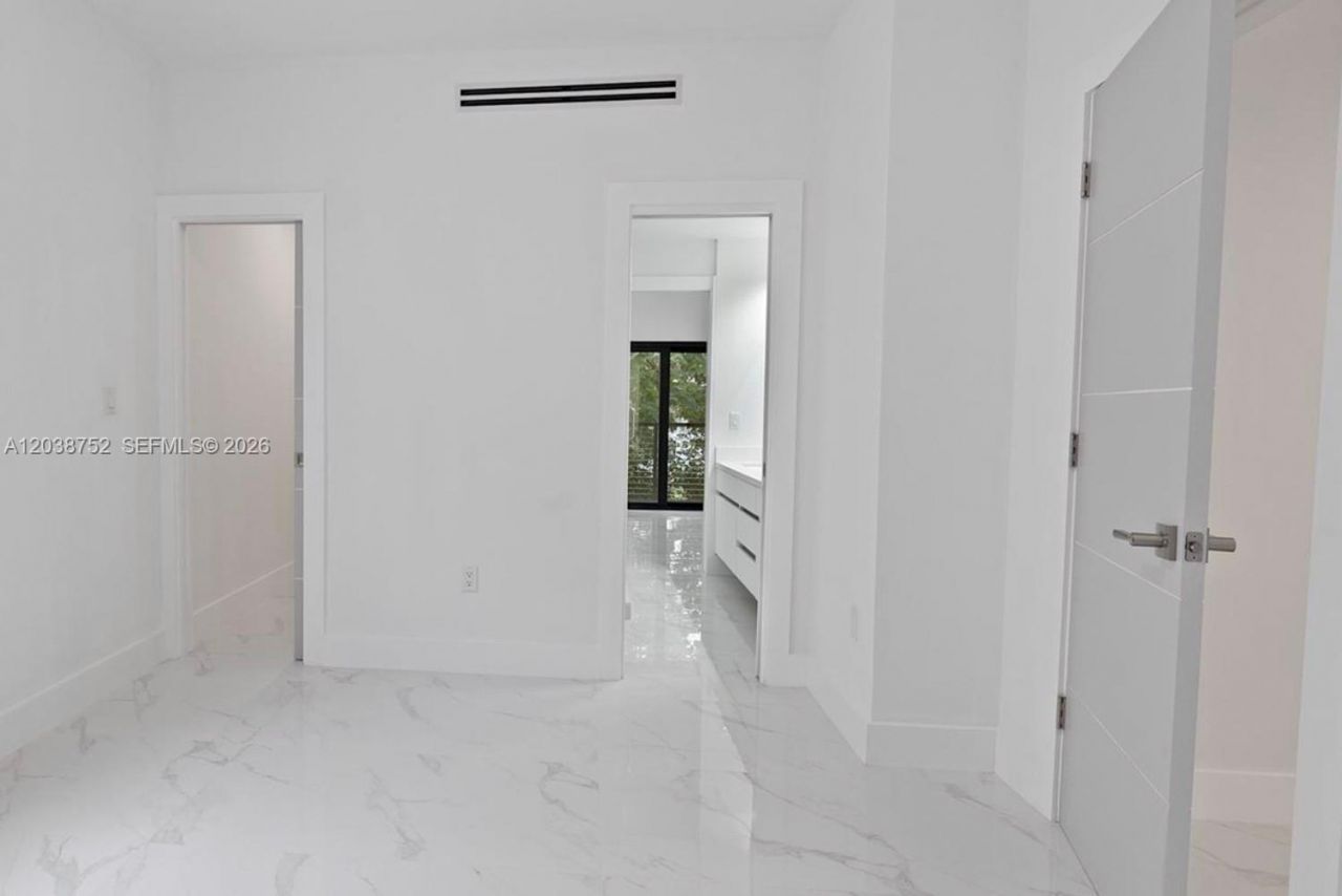 3374 Perry Frow Dr , Unit B, Miami, FL 33133 Photo