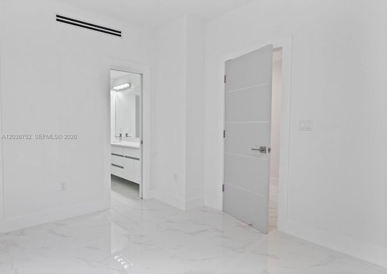 3374 Perry Frow Dr , Unit B, Miami, FL 33133 Photo